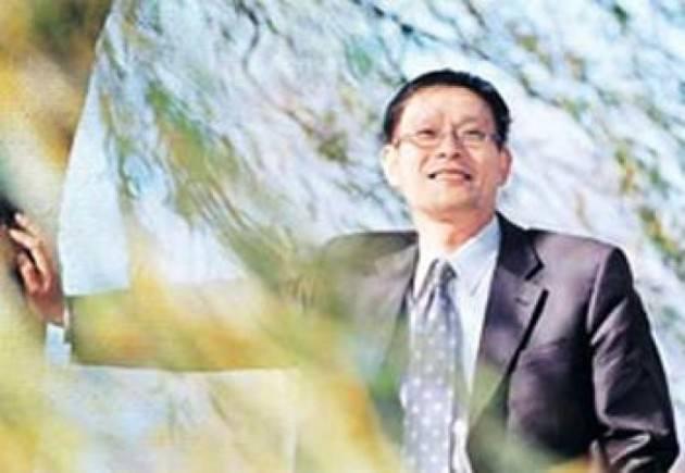 1- KIM UNG-YONG    4 yaşında üniversiteye gitti, 15 yaşında doktorasını yaptı. 1962'de Kore'de doğan Kim Ung-Yong isimli bu süper dahi, dünyanın en zeki insanı olarak Guinnes Rekorlar Kitabı'na girdi. 4 yaşında üniversiteye gitmekle kalmayan büyük deha, aynı zamanda o yaşlarda Japonca, Korece, Almanca ve İngilizce dillerine de hakim olmasıyla ayrı bir rekor kırıyor.