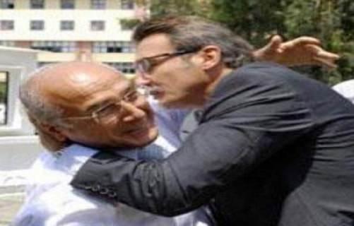 <p>En yakın erkek arkadaşlarınızla yanak yanağa öpüşüyorsanız</p>