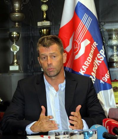 MICHAEL SKIBBE (KARABÜKSPOR) Ülkemizde Galatasaray ve Eskişehirspor'u çalıştıran Michael Skibbe, artık Karabükspor'un başında.