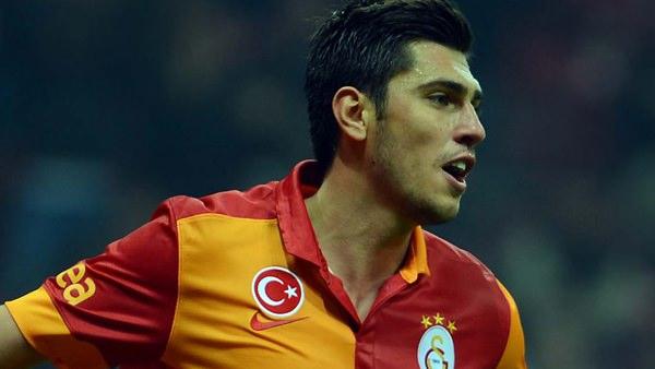 <p><strong>Galatasaray'da Mancini'nin gözden çıkardıkları:</strong></p>
<p><strong>1 - Ceyhun Gülselam</strong><span style="line-height: 13pt;"> </span></p>
<p>Geçen sezonu Kayserispor'da kiralık olarak geçiren Ceyhun Gülselam'ın ara transfer döneminde takımdan ayrılmasına kesin gözüyle bakılıyor. Birçok Süper Lig takımı, Ceyhun'un transfer için Florya'nın kapısını çalıyor ve sarı-kırmızılı yönetim kesin karar için Roberto Mancini'den gelecek olan raporu bekliyor. Ceyhun'un ara transfer döneminde takımdan ayrılma ihtimali çok yüksek...</p>