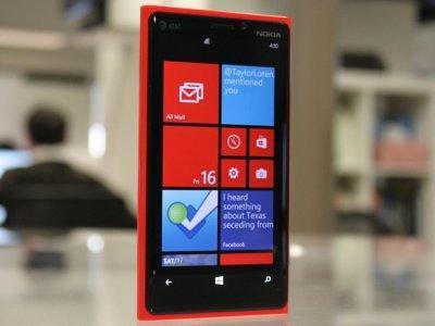 Lumia 920 Kullanıcılar için en önemli değişiklik şüphesiz Windows Phone 8 işletim sistemi olacak. Tammamen yeni bir arabirimi kullanıcılarına sunan Windows Phone 8'inbu arabirimine alışmak biraz zaman alacak. 