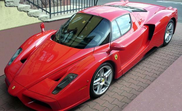 <p>Ferrari Enzo 670,000 dolar</p>