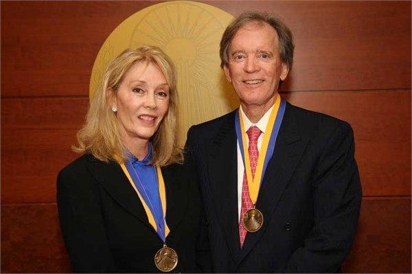 <p>49. Bill & Sue Gross</p>
<p>25 milyon dolar</p>