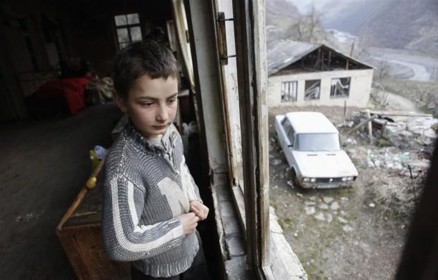 Bacho Tsiklauri, Makarta k&ouml;y&uuml;nde bulunan ilkokulun tek &ouml;ğrencisi.