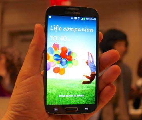  Galaxy S4'te ayrıca pek çok yeni kamera modu var. Bunlardan biri ise Dual Camera özelliği... Bu özellik ile ön ve arka kameralar aynı anda kullanılabiliyor ve iki ayrı görüntü tek seferde elde edilebiliyor. 