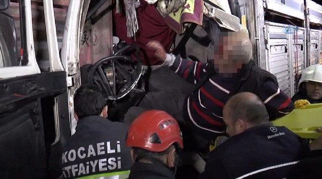 <p>Yaralı sürücünün sağlık durumunun iyi olduğu öğrenilirken, polis ekipleri kaza hakkında inceleme başlattı. İHA</p>

<p> </p>
