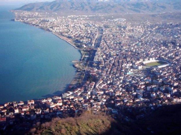 <p>ORDU</p>
<p> </p>
<p>Ordu'daki yarış ise AK Parti ile CHP arasında devam ediyor. 535 bin seçmeni bulunan Ordu'da 600 denek üzerinde yapılan araştırmada AK Parti deneklerin yüzde 46 oyunu alırken, CHP ise yüzde 44 oy aldı. Oyların geri kalanını ise kararsızlar ile MHP, BBP ve Saadet Partisi paylaştı.</p>