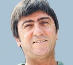 <p><strong>RIDVAN DİLMEN - SABAH</strong><br />Vasat G.Saray, kötü F.Bahçe'yi yendi. Muslera ve Mert'in yanı sıra iki takımın sol bekleri Hasan Ali ve Hakan Balta dışındaki oyuncuların performanslarını beğenmedim. Bu F.Bahçe'yi, 64. ve 101. dakikalar arasında Galatasaray'ın 3'lük yapması gerekirdi. Fatih Terim hata yaptı, Ersun Yanal da orta sahada gerekli hamleleri zamanında yapamadı. </p>