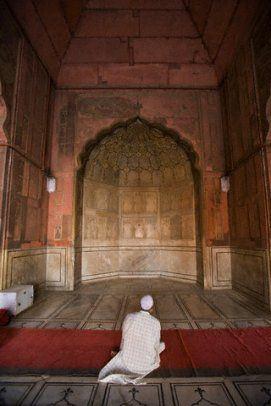 24. Karşılıklı ticarette ticaret yaptığın kişinin namaz kılması seni kandırmasın. 