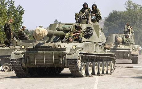 <p><strong>Rusya</strong><br />
Ülkede 21 bin tankın bulunduğu tahmin edilirken bunların birçoğunun teknolojisi zamanın gerisindedir.</p>