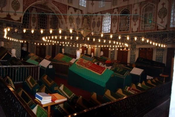 <p>Hatice Turhan Sultan Türbesi</p>
<p>Yeni Camii yanı Eminönü - Fatih</p>