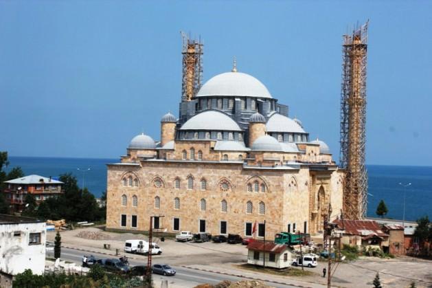 Kendine hayran bıraktıran cami