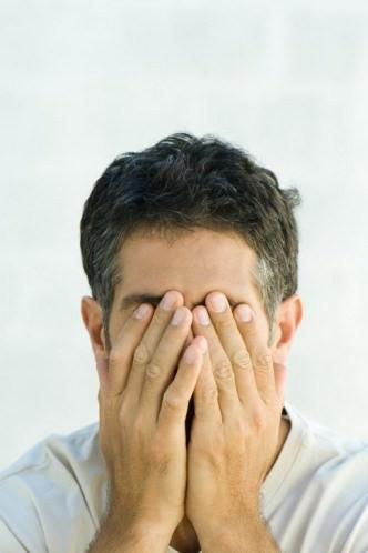 S&uuml;rekli olarak depresyon halinde olan bu erkek tipi, hayatı burnunuzdan getirir. Genellikle &ouml;zg&uuml;ven eksikliği vardır, sizi de dibe &ccedil;eker. M&uuml;mk&uuml;nse ka&ccedil;alım!