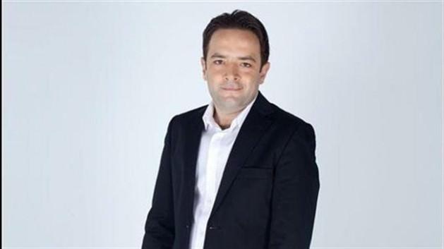 UĞUR MELEKE (MİLLİYET): "AYKUT HOCA ÇÖZMÜŞ" - Belli ki Aykut Hoca, Lazio’nun Avrupa Ligi maçlarını izlemiş ve Romalıların yedikleri 7 golün tam 5’inin son 10 dakikalarda olduğunu hesaba katmış. Bu kupada oynadığı 12 maçta yenilgi yüzü görmeyen ve skor yapma konusunda da sıkıntı çekmeyen bir rakibe 75 dakika boyunca hiç net pozisyon vermeyip son 10 dakikada vurmak çok saygı duyulacak doğru strateji. Kocaman’a şu konuda da hakkını vermek lazım: Sezon başından beri ısrarla koşu mesafeleri ve maç sonunda ayakta kalma detayı üstünde durmuştu başarılı hoca. Sarı-lacivertlileri Avrupa kupaları tarihinde ilk kez yarı finalin kapısına getiren strateji de bu oldu zaten. 7 gün sonraki Roma randevusuna 2-0’la gitmek neredeyse tur bileti kadar büyük avantaj. Birincisi, Roma’daki maç zaten seyircisiz, yani orada Fenerbahçe çok dezavantajlı ortamla karşılaşmayacak. İkincisi de bu iki takımın alametifarikalarının az golyemeleri olması. Fenerbahçe’nin orada kontrol oyunu oynayacağını, 0-0’ı tutmayı da çok zorlanmadan başararak bize yarı final gururu yaşatacağına eminim ben.