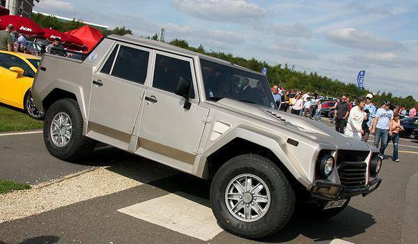 <p>Lamborghini LM002</p>