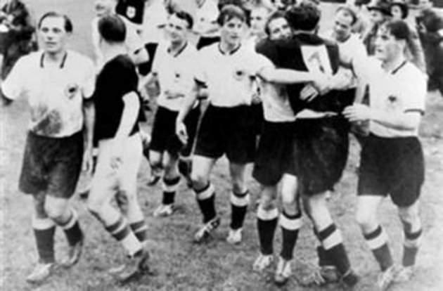 Almanya-Macaristan: 3-2 (Bern Mucizesi) 4 Temmuz 1954’te oynanan Almanya-Macaristan maçı, Almanya futbol tarihinin en ünlü maçlarından biri olmuştur. 1954 Dünya Kupası finalinde favori gösterilmeyen Batı Almanya, 2-0 geriden gelip dönemin yıldız takımı Macaristan'ı 3-2 mağlup etti ve şampiyon oldu.