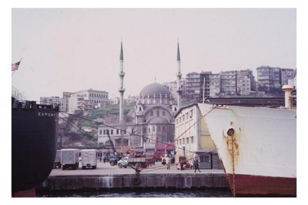 <p>Indiana Üniversitesi, Charles W. Cushman fotoğraf koleksiyonundan eski İstanbul fotoğrafları çıktı. Günümüze kıyasla daha tenha görülen İstanbul'un bu fotoğrafları 1965 yılında çekilmiş.</p>