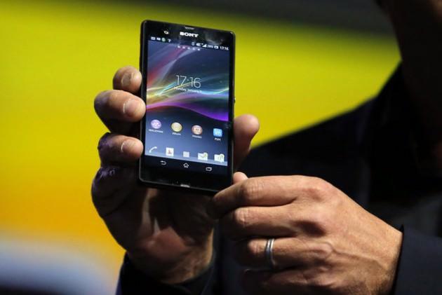 ABD'nin Las Vegas kentindeki Tüketici Elektronik Fuarı'nda tanıtılan "Xperia Z"yle iPhone'la yarışmayı hedefleyen firma, yeni modelin rahatlıkla duşta kullanılabileceğini, hatta tuvalete düşse bile bozulmayacağını açıkladı.