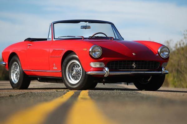 <p><strong>1966 Ferrari 275 GTS</strong><br />Tahmini satış fiyatı 850 bin dolar ile 1 milyon dolar arasında</p>