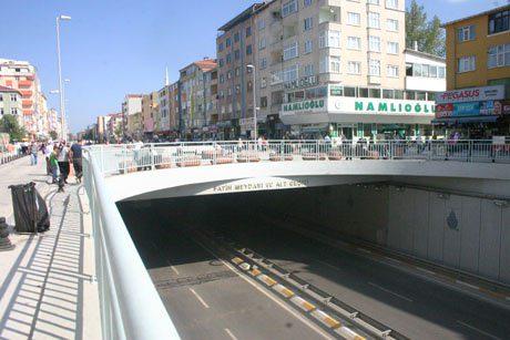 <p><strong>SULTANBEYLİ'DE AK PARTİ %70'İ YİNE ZORLAYACAK</strong><br /><br />Sultanbeyli için AK Parti'nin Kadıköy'ü ya da Beşiktaş'ı diyebiliriz. 2011 Genel seçimlerinde Sultanbeyli'de %70'e yakın oy alan AK Parti, 2014 yerel seçimlerinde mevcut başkan Hüseyin Keskin ile şimdiden kazandı diyebiliriz.</p>
