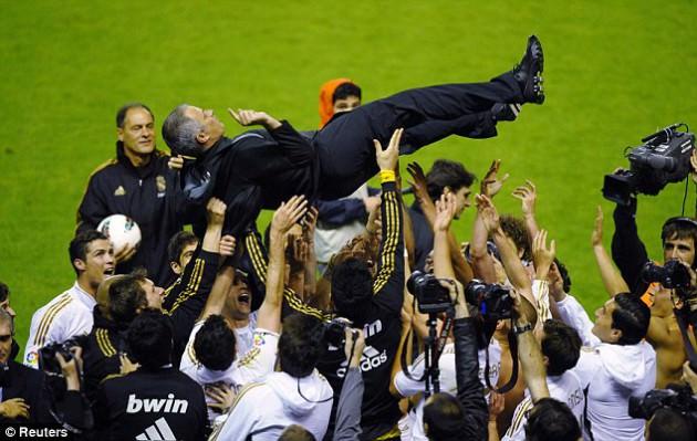 - İspanya Birinci Futbol Ligi'nin (La Liga) 36. haftasında, deplasmanda Athletic Bilbao'yu 3-0 yenen Real Madrid, şampiyonluğunu ilan etti.