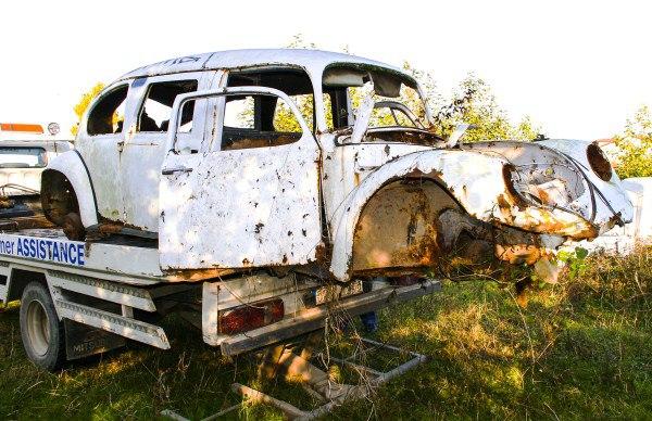 <p>Otomobili kiralayan şirkette organizatörlük yapan Burak Yılmaz, “Araç ilk olarak 1997 senesinde, sahibi tarafından limuzin haline getirilmiş. Bu sayede orijinal uzunluğu 4 metre olan ‘vosvos’, 5 metre 40 santimetreye ulaşmış.</p>