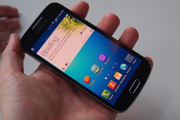 <p><strong>Samsung Galaxy S5 Mini (söylenti)</strong><br />S5 karşısında: S5 Mini, resmi olarak duyurulmadı. Önceki modellerin ne kadar başarılı olduğunu düşününce, S5 Mini'nin çıkmasının da an meselesi olduğunu söyleyebiliriz. Eğer Samsung S5 Mini'nin donanımını güçlü tutmayı başarırsa, S5'e yalnızca bir alternatif değil, ondan daha da iyi olabilir. (Resimdeki S4 Mini)</p>