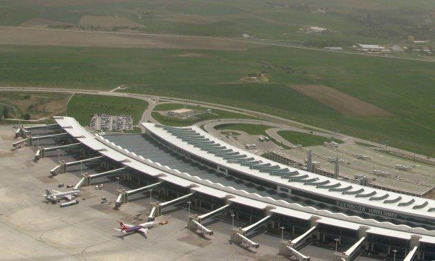 <p>İstanbul'a yapılacak 3. havalimanının sözleşmesinin ön imzaları atıldı.</p>