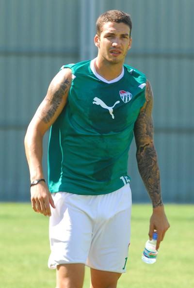 MILAN STEPANOV (MERSİN İY) Mersin İdman Yurdu, Bursaspor'dan Milan Stepanov'u da renklerine kattı.