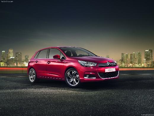 <p>CITROEN<br /><span style="color: #ff0000;">20 bin TL kredi için 60 ay vade</span><br />CITROEN’in binek ürün gamının lokomotif modeli C4 modeli için 20 bin TL krediye 60 ay vade imkanı ve aylık 444 TL tutarındaki taksit sunuluyor “Créative Technologie” imzasını vurgulayan özgün tasarıma sahip Citroën C4, sahip olduğu özellikleri ile otomobillerinden her zaman daha iyisini hedefleyen kullanıcıların beklentilerini en iyi şekilde karşılıyor. Çevreye saygılı bir aile otomobili olarak tasarlanan Yeni C4, Citroën’in çevreci otomobiller için en son geliştirdiği e-HDi teknolojisini kullanıyor. Markanın “Créative Technologie” imzasını vurgulayan çekici ve zarif dizaynı, konforu, yüksek kalitesi ve ileri teknolojisi ile dikkat çeken Citroën C4; yeni micro-hybride “e-HDi” motorunun düşük yakıt tüketimi, şehir içi kullanımda büyük kolaylık sağlayan “Stop & Start” özelliği ve geniş iç hacmi ile de rakiplerinden ayrılıyor .</p>