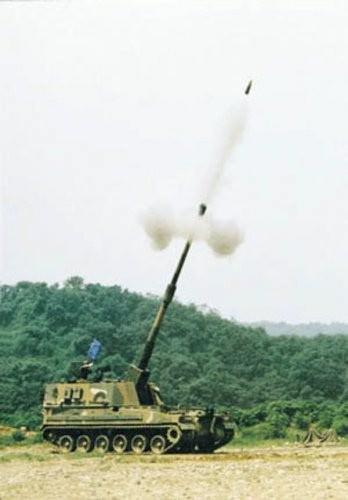 Suriye'deki hedefleri vuran Fırtına obüsleri, F-16 savaş uçaklarından sonra Türk ordusunun en etkili silahlarının başında geliyor.