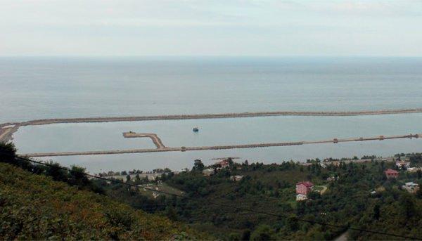 Ordu-Giresun Havaalanı sayesinde bölgeye turistlerin daha kolay ulaşacağı ve aynı zamanda dünyanın herhangi bir noktasına gitmek için isteyen bölge insanının da saatlerce sürecek yol çilesi son bulmuş olacak. 'Google Earth' fotoğraflarında Karadeniz Bölgesi'nin engebeli yapısı da dikkat çekiyor