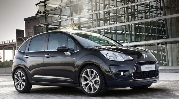 Citroen C3 1.4 e-HDi Sınıfı: B - 70 hp, 160 nm - BMP, 5 ileri, yarı otomatik Ortalama Tüketim: 3,4 Başlangıç Fiyatı: 42.560 YORUM: Performans vasat ancak tüketim çok az. Şehir içinde çok mutlu eder. Ortalama kalitede yüksek donanım sunuyor.