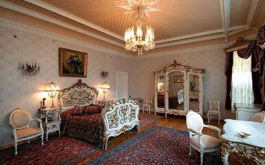 İstanbul'da bir otelden yatak, masa ve televizyon dışında b&uuml;t&uuml;n mobilyalar &ccedil;alınmış.