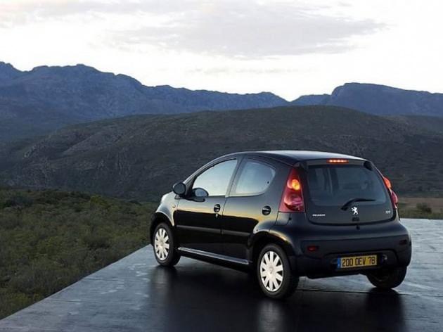 <p>206'nın sedan versiyonun satış fiyatı 22 bin 190 TL?den başlıyor 24 bin 690 TL'ye kadar çıkıyor.</p>