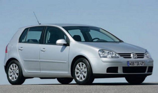<p>15- VW GOLF 1.4 TSI DSG VW’nin küçük hacimden büyük güç üretmek amacıyla geliştirdiği TSI motor serisine sahip Golf, 122 HP’lik gücü ve DSG şanzımanıyla ortalama 5.9 lt/100 km tüketir.</p>