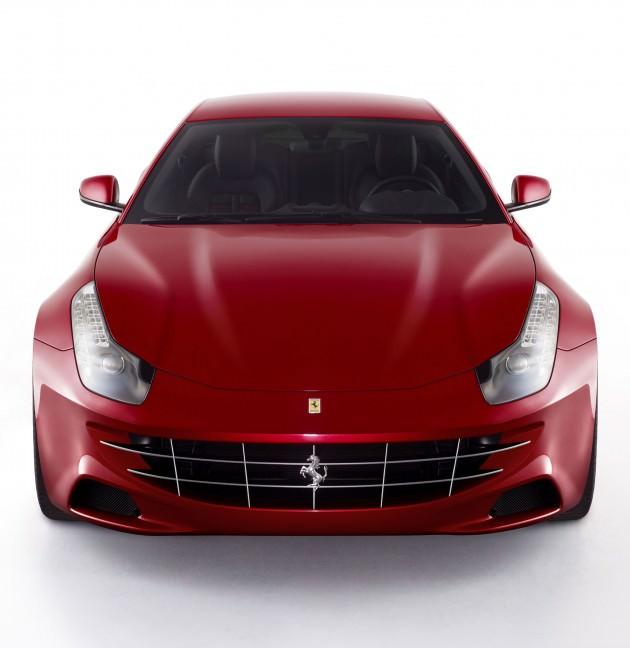 İtalyan lüks spor otomobil üreticisi Ferrari'nin tarihindeki ilk dört tekerlekten çekişli süper spor modeli Ferrari FF, 2012 İstanbul Autoshow Fuarı'nda sergilenecek.