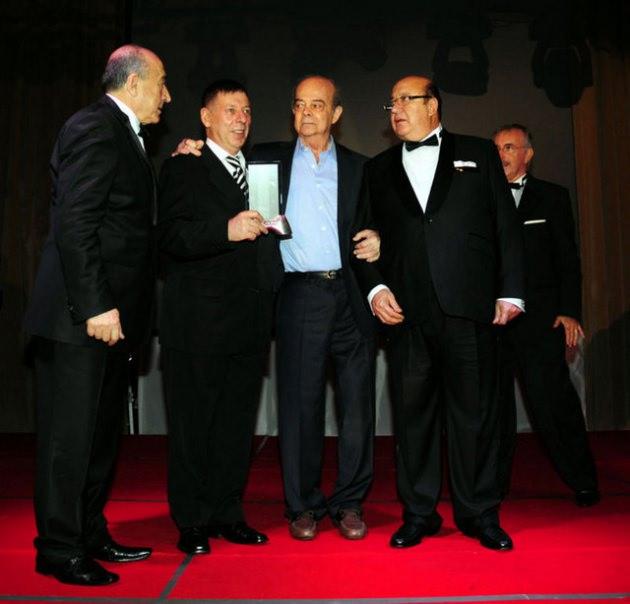 <p>TURGAY ŞEREN "Ben utandım Ahmet, sen de gel, sen de utan."</p>