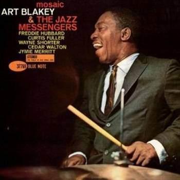 Art Blakey - Caz müzisyeni / Ahmadiyya Müslüman Derneği ile tanıştıktan sonra adını Abdullah Ibn Buhaina olarak değiştirdi ve müslüman oldu.