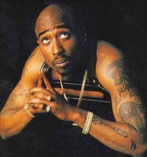 <p>TUPAC SHAKUR Amerika'nın ünlü aktristi Afeni Shakur ve Billy Garland'in çocuğu olan Tupac, cinsel tacizden 8 ay yatmış ve 2 kez yanlışlıkla adam öldürmekten mahkemeye çıkmıştı.</p>
