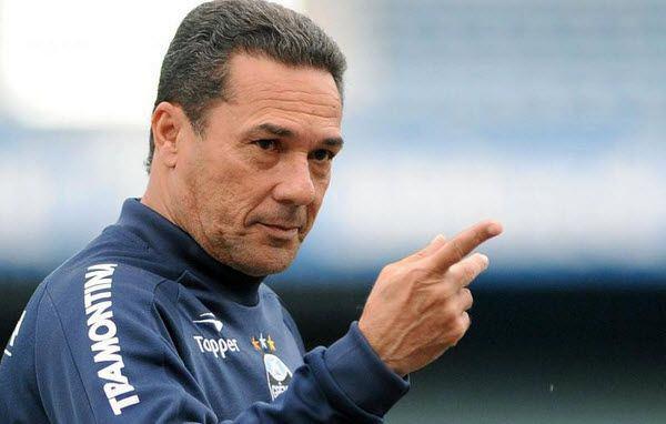 <p>Vanderlei Luxemburgo - Gremio: 2.8 milyon Euro</p>

