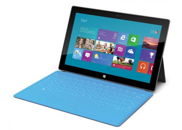10.6 inç (26.9 cm) ekran genişliğine sahip olan Surface, 1366×768 çözünürlüğe sahip. Görüntü oranı 16:9 olan tablet, uygulamaları ve videoları 1080p kalitesiyle sunuyor. Dört çekirdekli Nvidia Tegra 3 ARM işlenmci kullanan Surface, 2 GB Ram'e sahip. Cihazın en önemli özelliklerinden biri, iki kamerası ve iki hoparlörü bulunması. Surface'ın arka panelindeki kamerası, 720p çekim yapabilirken, LED ışıklandırma sayesinde kaliteli fotoğraflar yakalayabiliyor.