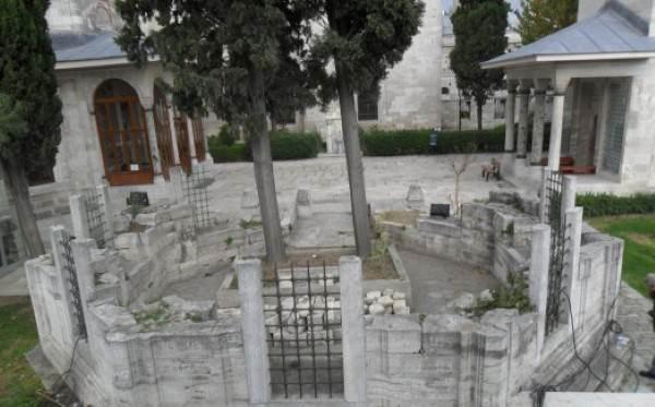 <p>Hafsa Aişe Valide Sultan Türbesi</p>
<p>Sultan Selim Camii bahçesi Yavuz Sultan Selim Han Türbesi yanı - Fatih</p>