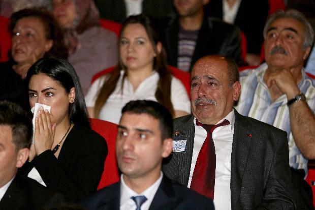 Sabancı K&uuml;lt&uuml;r Sarayı'nda d&uuml;zenlenen t&ouml;rende konuşan İzmir Valisi Mustafa Toprak, vatanın b&ouml;l&uuml;nmez b&uuml;t&uuml;nl&uuml;ğ&uuml;, milletin birlik beraberliği, huzur ve g&uuml;venliği i&ccedil;in en değerli varlıkları olan canlarını feda ederek şehadet mertebesine ulaşan vatan evlatlarına ve gazilere bir kez daha minnet ve ş&uuml;kran duygularını ifade etmek &uuml;zere bir araya geldiklerini s&ouml;yledi.