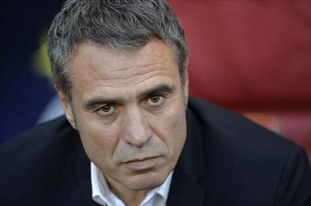 <p>Dünyada stoperi sol beki sağ açığı orta 3’lüsü forvet hattı belli olmayan tek takımsın Fenerbahçe!!!</p>
