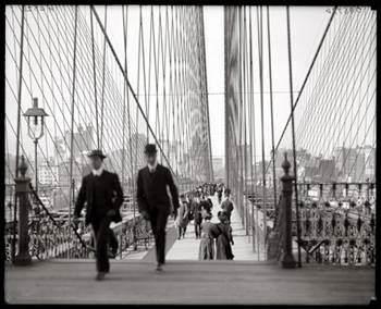 <p>Bunlar da diğer ülkelerin nitelikli dolandırıcıları George C Parker (1870-1936): ABD’nin en ünlü dolandırıcılarından. New York şehrinin en ünlü yapıtları olan Metropoliten Müzesi ve Özgürlük Anıtını dışında en büyük dolandırıcılığını Brooklyn Köprüsünü birkaç kez satarak yapmış.</p>