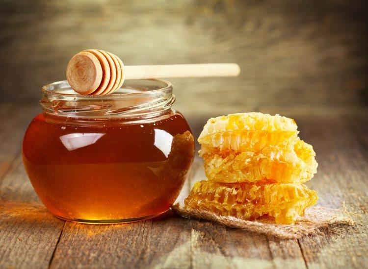 <p>B6 vitamini yeni cilt oluşumunu sağlar, cildi nemlendirir ve dış faktörlere karşı korur.</p>