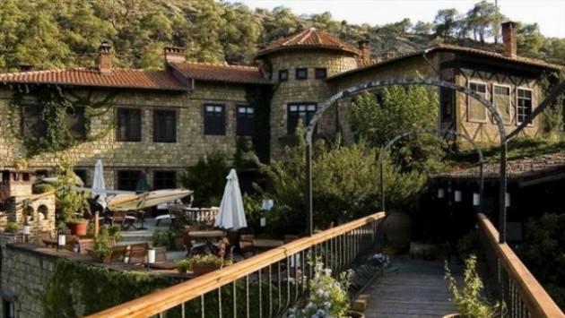 <p><strong>Tarih, oksijen ve trekking!</strong><br />
Çanakkale ve Balıkesir arasında bulunan Kazdağları, yemyeşil doğası, tarihi kalıntıları, dereleri ve şelaleleriyle görülmeye değer bir belde. Anadolunun bütün güzel evleri: Karabüke bağlı bir Karadeniz kasabası olan Safranbolu, klasik Osmanlı kent mimarisini yansıtan evleriyle tanınıyor. Türkiyede Dünya Mirası Listesi`nde yer alan 9 kültürel varlıktan biri...</p>