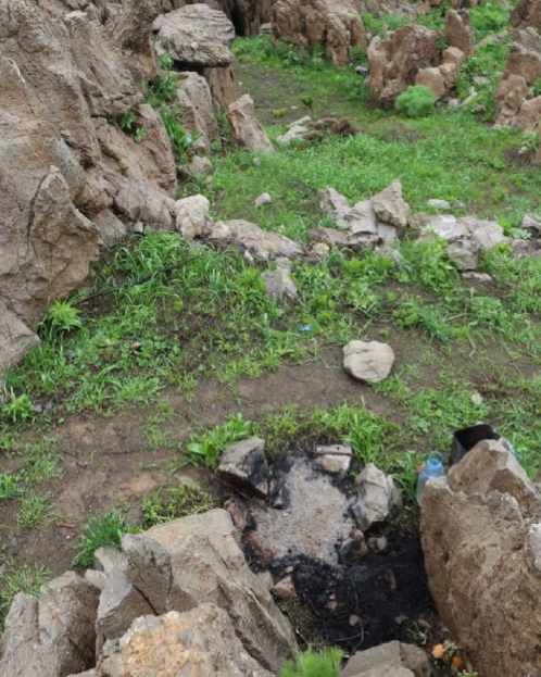 <p>Sınır kesiminde bulunması, ayrıca sarp kayalıklar ve ormanlık bir alan olması nedeniyle PKK'nın en yoğun eylem yaptığı Şemdinli'de PKK'lıların çekilmesi, sabahın ilk ışıklarıyla başladı. Geçen yıl 23 Temmuz'da Zorgeçit bölgesinde PKK'nın yol kesmesi ile başlayan ve yaklaşık 2 ay süren operasyon ve yoğun çatışmalara sahne olan bölgeden PKK'lıların çekilmesi için bir dizi ön hazırlık yapıldı.</p>