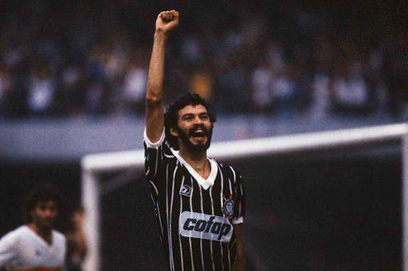 <p>"Corinthians'ın şampiyon olduğu bir pazar günü ölmek istiyorum."<br />
<br />
Socrates (Corinthians'ın şampiyonluğunu ilan ettiği bir pazar günü öldü)</p>
